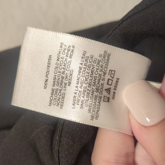 Express women's black satin loose fitting sleeveless tank top 📸 - Picture 6 of 10